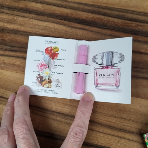 Perfume Sample Set with Marc Jacobs, Versace and Valentino - Picture 3 of 5